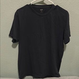 Uniqlo Men's Black T-Shirt